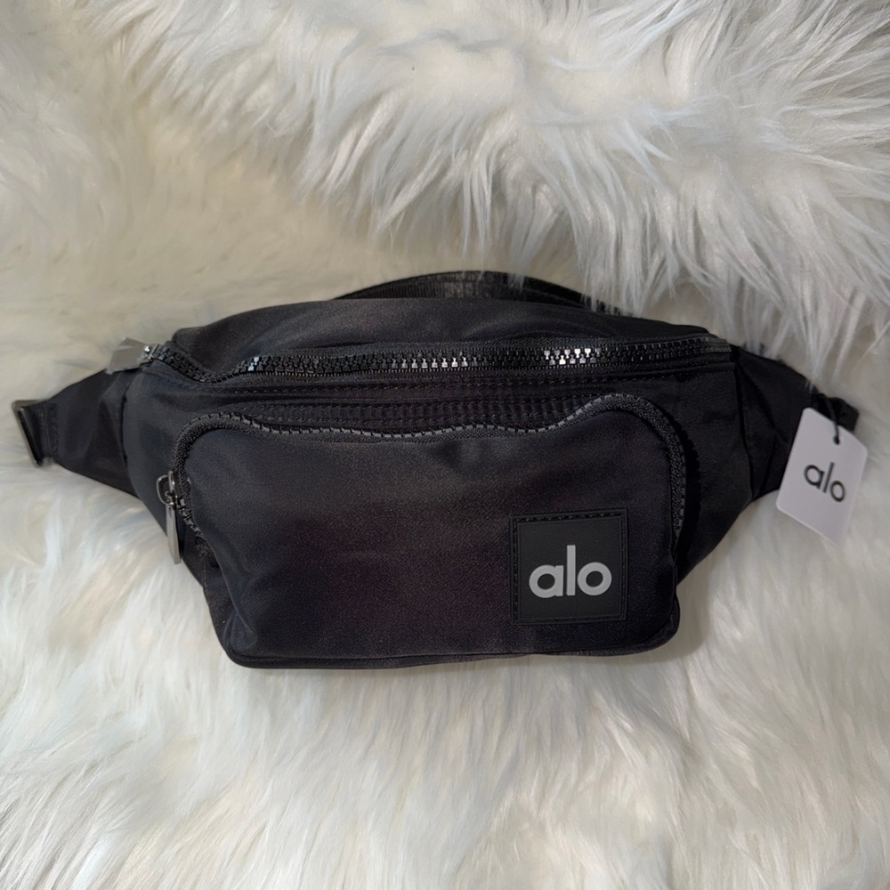 ALO Yoga Sleek Black Belt Bag